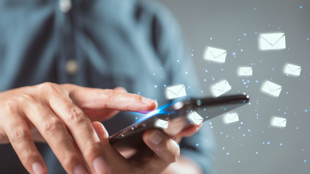 Petits budgets, grandes campagnes : découvrez les atouts des outils gratuits pour vos SMS marketing