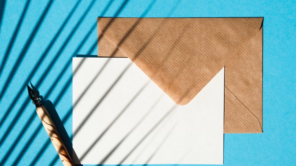 Qu’est-ce qu’une enveloppe non affranchie ?