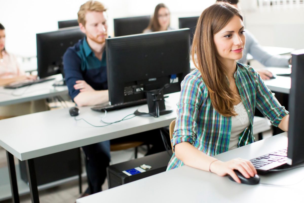 Comment un bachelor informatique prépare aux carrières tech ?