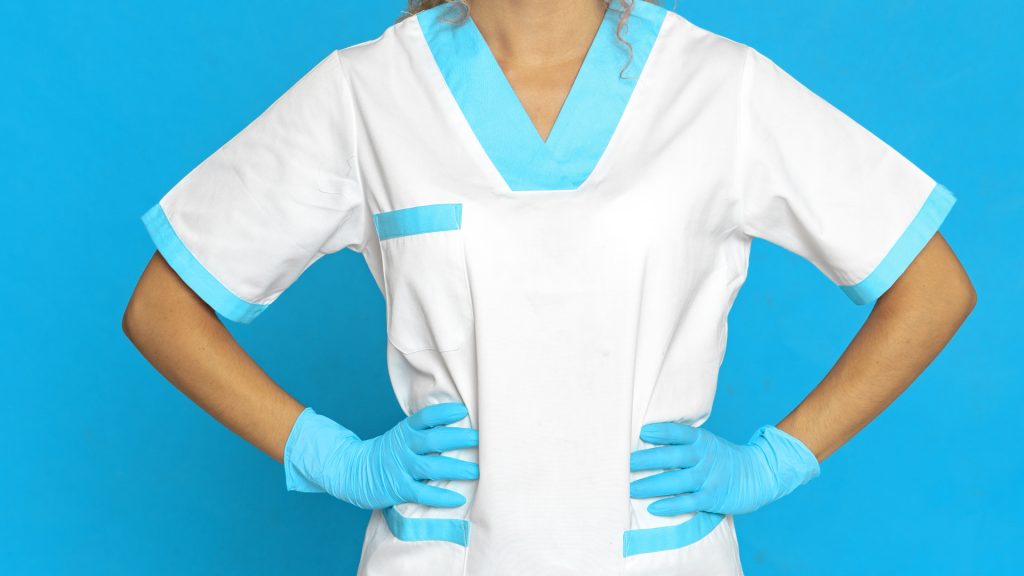 Blouse de travail et tunique : les critères essentiels à connaître
